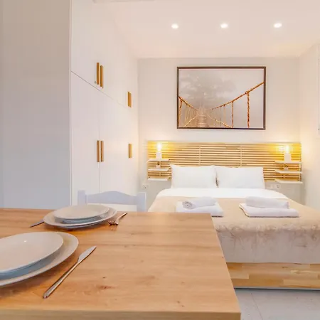 Luxurious In The Heart Of Apartment *