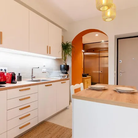 Luxurious In The Heart Of Apartment